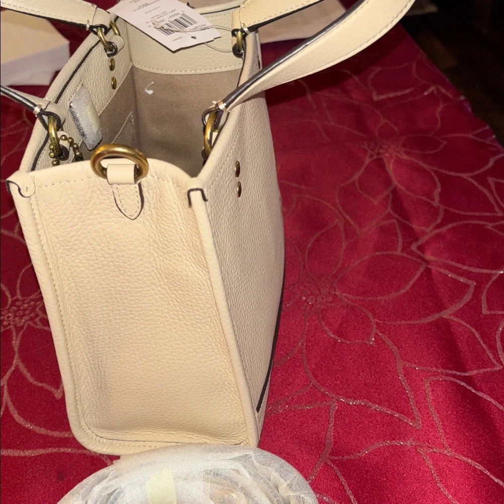 Coach 🆕 JLO Dempsey Tote 22 collectable  New York skyline Jennifer Lopez & Coach